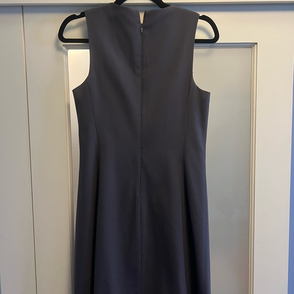 THEORY size 4, pleated dress with pockets - Picture 2 of 3